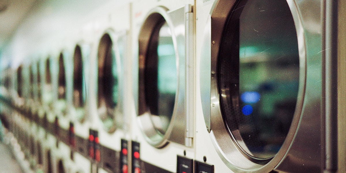 Professional laundry service Wash Kiya - clean clothes and detergent